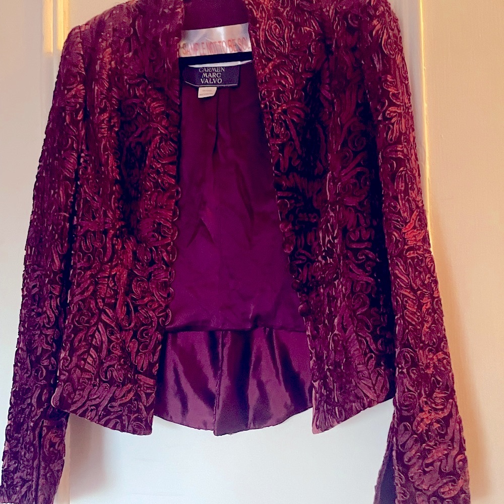 Carmen Marc valvo maroon jacket